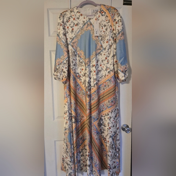 Plus Size Pastel Scarf Print Dress - Picture 5 of 5